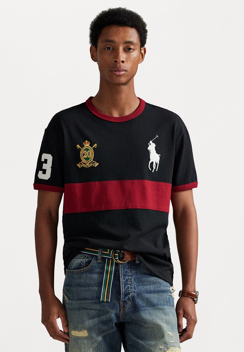 Polo Ralph Lauren CUSTOM SLIM FIT 20TH ANNIVERSARY T-SHIRT - Potiskana majica - black/holiday red