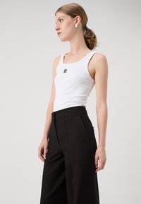 HUGO HIMANA - Pantalon cargo - black