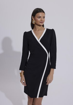 - Sukienka koktajlowa