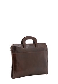 Bruine leren aktetas met een gladde textuur, rechthoekige vorm, dubbele handgrepen en een voorvak. Ritsluiting langs de bovenrand.