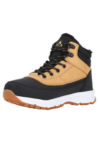 Botas de senderismo de corte medio con un upper sintético negro y acentos de cuero marrón, cordones negros, forro de pelo y suela de goma texturizada.