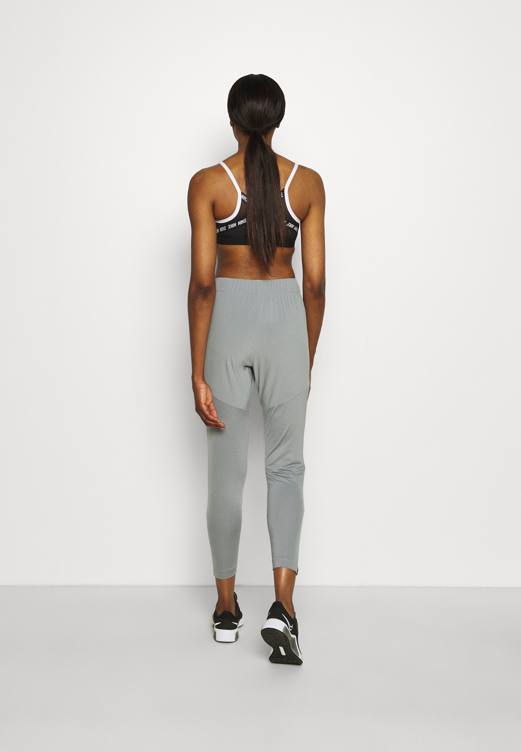 nike performance essential pant
