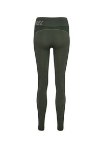 Gröna räfflade leggings med hög midja som har en logotyp. Designen inkluderar en texturerad yta och en förlängd form för en åtsittande look.