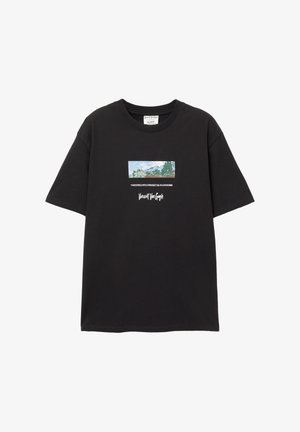 PULL&BEAR VAN GOGH A WHEATFIELD WITH CYPRESSES - Printtipaita - black