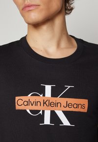 Calvin Klein Jeans T-shirt imprimé - black