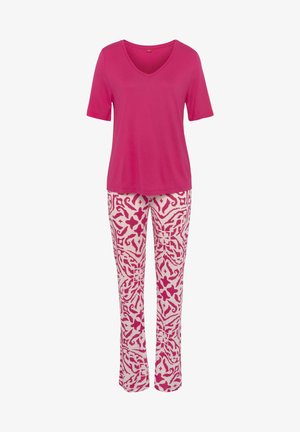 Roza kratka majica s V-izrezom u kombinaciji s bijelim hlačama koje imaju ružičasti apstraktni uzorak. Mješavina pamuka pruža mekoću i udobnost.