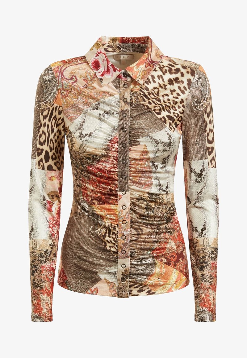 Chemise à manches longues avec un col, présentant un design multicolore dans des tons de marron, orange et crème, avec des fronces et des boutons sur le devant.
