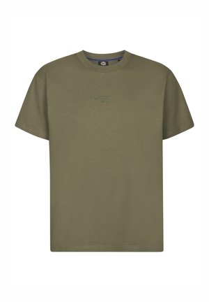 Olijfgroene katoenen t-shirt met een ronde hals, korte mouwen en een subtiel gedrukt logo op de borst in het blauw. Soepele textuur, normale pasvorm.