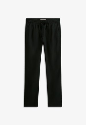 Sorte afslappede bukser med elastisk linning, snøre og sidelommer, vist fladt på en hvid baggrund.