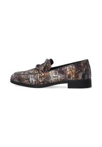 Loafers in gestructureerd, multicolor slangenprint leer; platte zwarte hak; instapontwerp met een decoratieve bovenpaneel.
