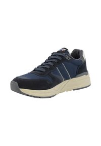 Sneaker blu navy realizzata in materiali scamosciati e in rete, con una vistosa suola intermedia color crema, lacci grigi e dettagli in cucitura bianca.