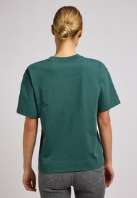 Lee POCKET TEE - T-shirt basic - evergreen