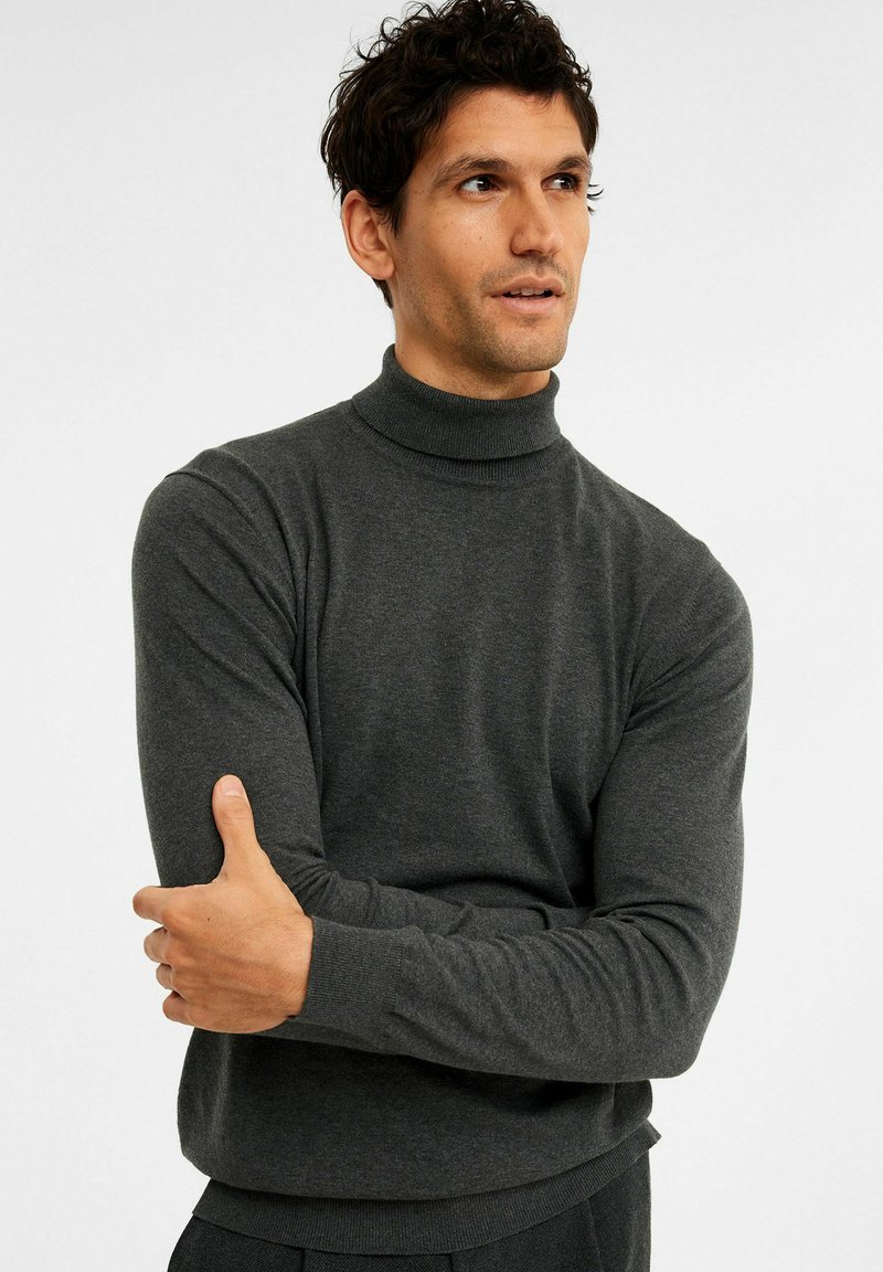 Dunkelgrauer Rollkragenpullover aus weichem Strickstoff, mit langen Ärmeln und gerippten Bündchen, in taillierter Form.