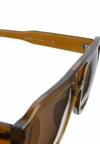 Next NAVIGATOR POLARISED- REGULAR FIT - Päikeseprillid - honey brown