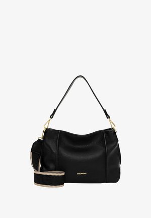 Zwarte leren handtas met een gestructureerde afwerking, gouden hardware, een bovenhandvat en een afneembare schouderriem met streeppatroon.