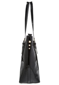 Bolso de mano de charol negro con una forma estructurada, que presenta detalles en dorado y un patrón de logotipos. Dos asas largas para llevar.