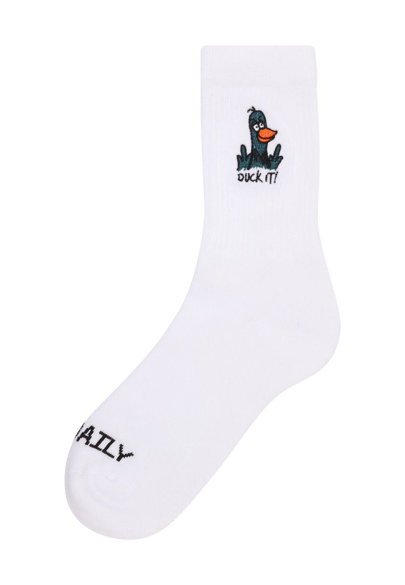 Weißer Socken mit einem Cartoon-Schwarzente, die die Mittelfinger zeigt, und dem Text "DUCK IT!" über den Zehen, auf dem "DAILY" in schwarzen Buchstaben steht.