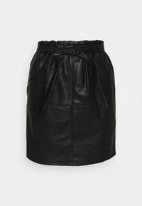 Svart läderkjol med veckad midja och knuten båtdetalj. Slät textur, knälång klippning och subtila sömnadsdetaljer.