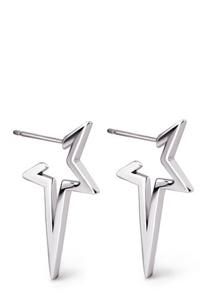 Boucles d'oreilles clous en forme d'éclair en métal argenté avec une finition polie et des tiges droites pour oreilles percées, présentées sur un fond blanc.