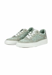 Hellgrüne Sneakers mit Schnürung, Wildlederpaneelen, weißer Gummisohle und runder Zehenpartie. Verfügt über weiße Schnürsenkel und subtile Hardwareakzente.
