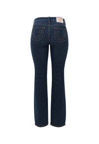 Granatowe dżinsy z lekkim rozszerzeniem nogawek, dwie tylne kieszenie z zakrzywionymi przeszyciami oraz metka na pasku.