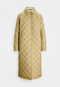 Padded ilgas striukė šiltos, kreminės spalvos. Turi apykaklės iškirptę, mygtukų priekinį užsegimą ir deimanto formos raštą visame audinyje.