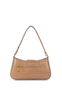 Borsa beige con texture a pelle di coccodrillo, dalla forma curva, con patta superiore e tasca frontale con zip. Presenta un'unica tracolla e hardware dorato.
