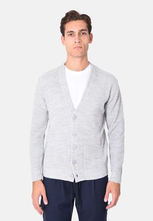 Cardigan grigio in maglia con scollo a V, cinque bottoni e polsini a costine. Tessuto strutturato con apertura frontale e motivo a punti discreto.