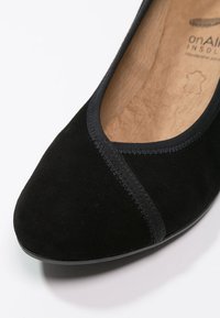 Caprice Escarpins - black