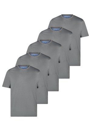 Fünf schlichte graue T-Shirts mit kurzen Ärmeln und Rundhalsausschnitt, angeordnet in einem versetzten, überlappenden Layout.