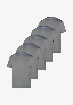 Fem ensfarvede grå T-shirts med korte ærmer og rund hals, arrangeret i et forskudt overlappende layout.