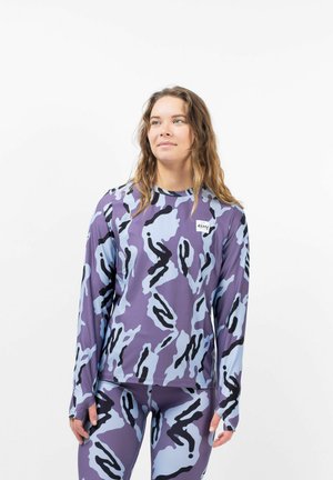 Sportieve lange mouwen top in paars met lichtblauwe en zwarte abstracte patronen. Gemaakt van een flexibel, vochtregulerend materiaal.