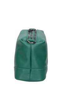 Borsa a tracolla verde in pelle con una forma rettangolare strutturata, texture liscia e chiusura a doppia zip sulla parte superiore.