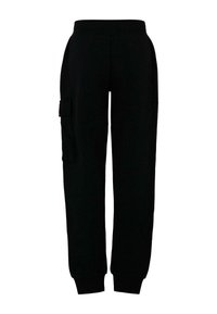 Zwarte cargo-sweatpants gemaakt van zachte stof, met een zijzak, een elastische tailleband en taps toelopende boorden voor een comfortabele pasvorm.
