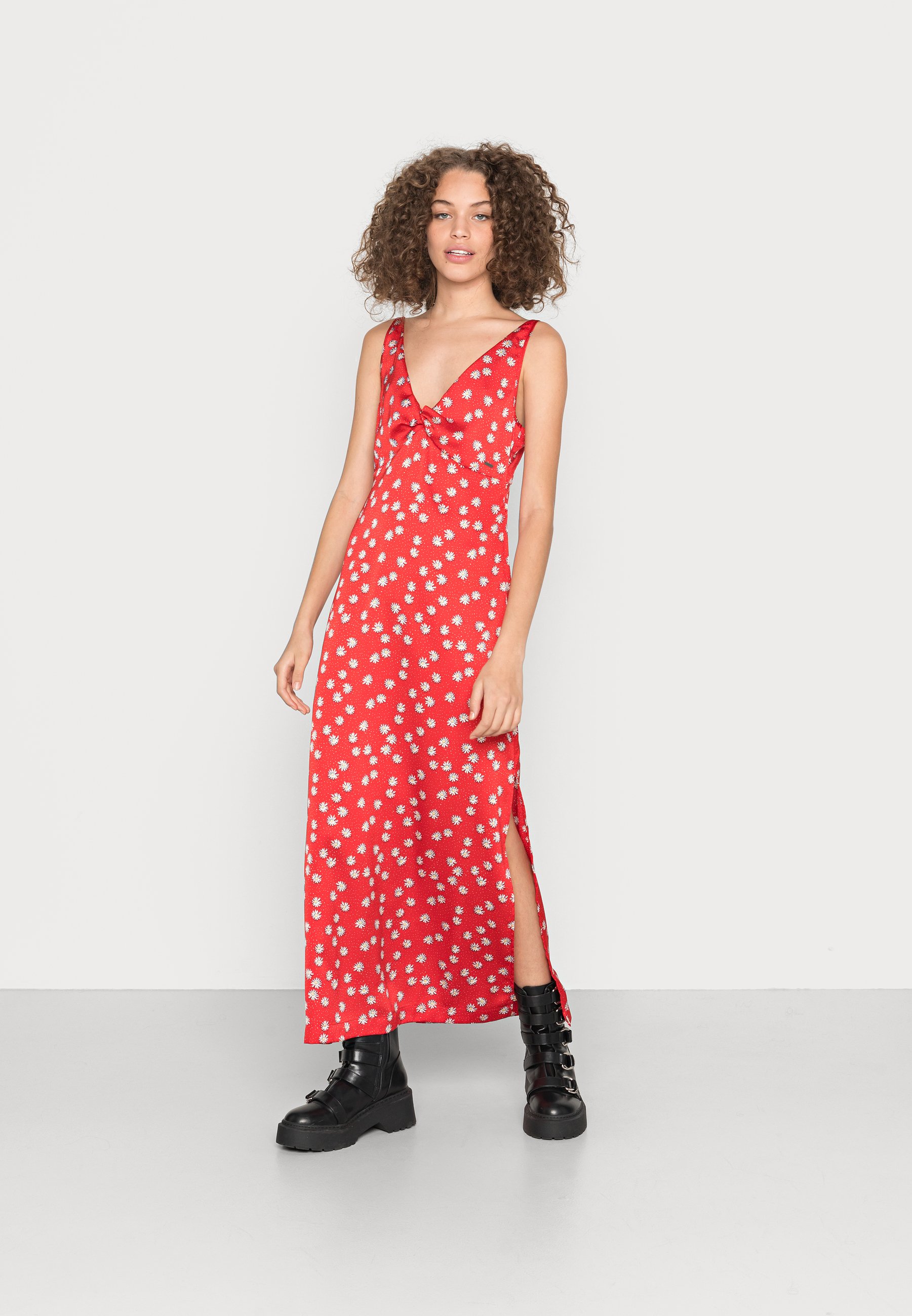 Vestido Rojo Largo Flores Fiesta. Alquiler venta vestidos grado, fiesta