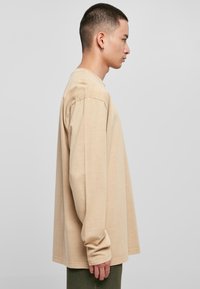 Urban Classics HEAVY OVERSIZED LONGSLEEVE - Bluză de molton - unionbeige