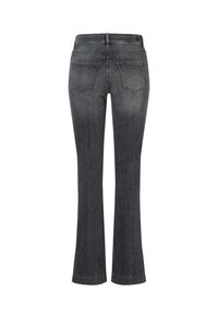 Vaqueros de denim gris oscuro con un ligero acampanado, que presentan dos bolsillos traseros y costuras visibles.