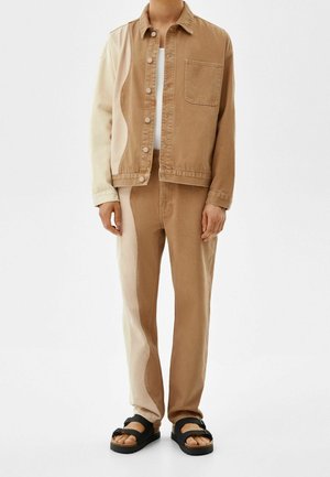 Bershka, Jean droit - camel