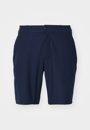 Námornícke modré šortky vyrobené z hladkej látky, ktoré majú zapínanie na gombík, bočné vrecká a rovný strih.