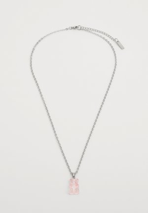 Ezüst lánc nyaklánc rózsaszín gumicukor medállal, amely fényes felülettel és részletes vonásokkal rendelkezik. Állítható hosszúság, csattal.