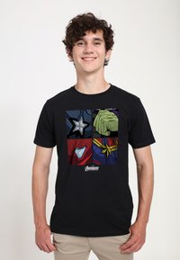 Marvel AVENGERS HERO EMBLEMS - T-shirt z nadrukiem