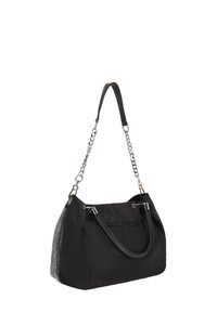 Czarna nylonowa torebka z łańcuszkiem i skórzanym paskiem na ramię, z teksturowanym bocznym akcentem oraz zamykaną na zamek kieszenią z przodu.