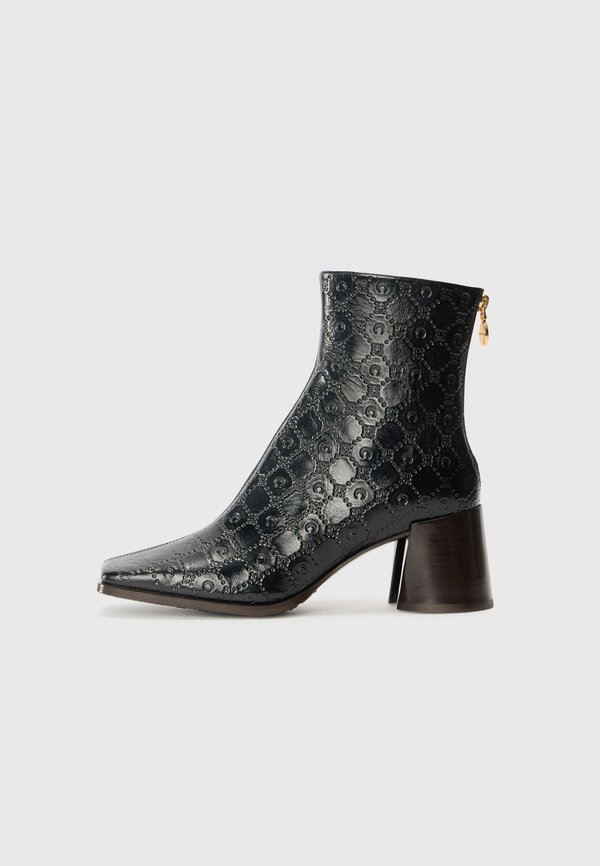MOONOGRAM BLOCK - Classic ankle boots