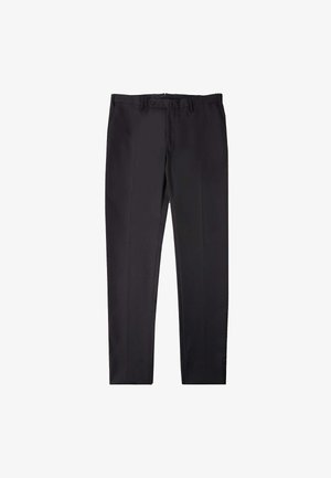 Pantalones negros ajustados con un diseño de pierna recta, fabricados en una tela suave, que cuentan con cierre de botón y trabillas para el cinturón.