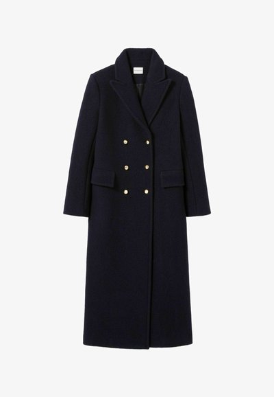 Cappotto lungo in misto lana blu navy con rever a punta, design doppiopetto, dettagli con bottoni dorati e due tasche frontali.
