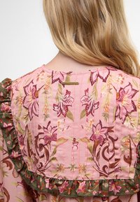 Barbour BARBOUR FARM RIO CAMI LONG SLEEVE BLOUSE - Pluus - olive/multi-coloured