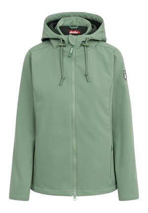 Giacca softshell verde con chiusura a zip, cappuccio regolabile e coulisse. Presenta un patch con logo sulla manica e una texture liscia.