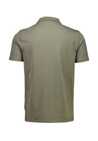 Oliwkowa koszulka polo z krótkim rękawem i kołnierzykiem, wykonana z miękkiej bawełnianej tkaniny, z gładkim, bezszwowym tyłem i dopasowanym krojem.