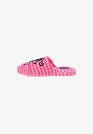 Zapatillas de casa a rayas rosas con una textura suave, que presentan un diseño de gato en la parte delantera. La suela es blanca y el interior parece acolchado.