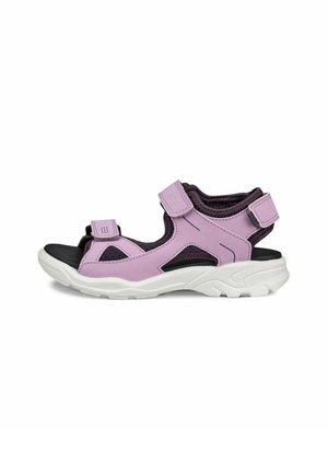 Lila och svarta sportiga sandaler med kardborreband, lättvikts vadderad sula och luftigt material med utskurna detaljer.